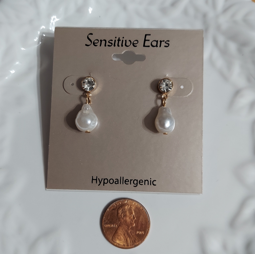 'Sensitive Ears' Polished Gold Tone/Faceted Crystal Faux Pearl Teardrop Earrings